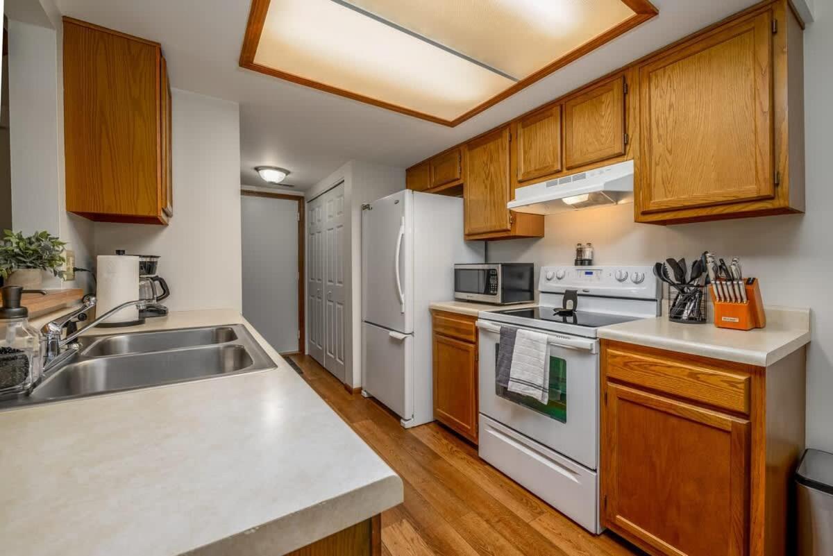 Family Friendly And Quite 2 Bedroom Condo Close To Fun Fort Wayne Exterior photo
